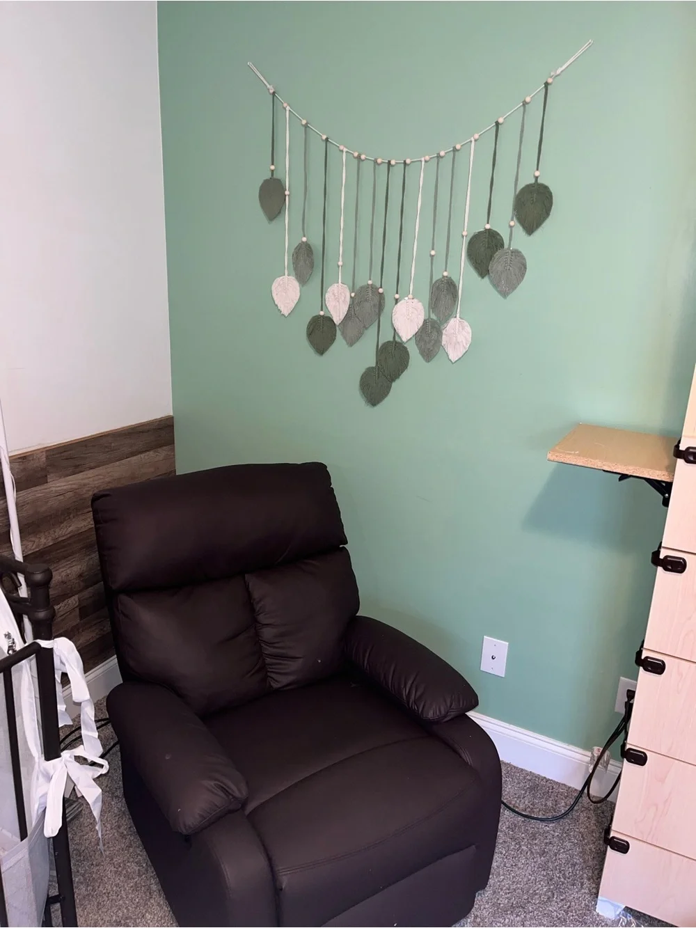 Leafy wall decor